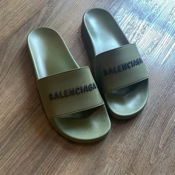 Balenciaga men’s pool slide sandals